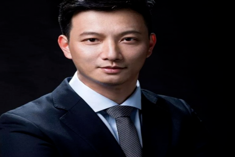 Crypto Circle Academician: 1.15 Ethereum four-hour chart shows top divergence + daily Bollinger Bands expansion, signs of trend reversal emerging! Latest market analysis and short-term strategy reference.